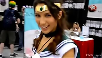 Cosplay Comic Con Melody Wylde Berubah Menjadi Pameran Berkelip Awam