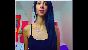 Stunning Webcam Performer Uses Dildo For Anal Pleasure