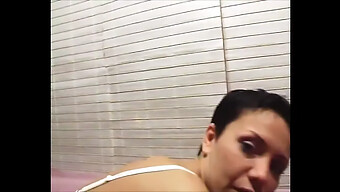 La Vidéo Maison D'Elena Mikhailova Présente Une Milf Hardcore