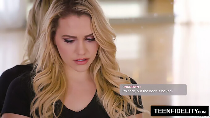 Mia Malkova Usa Sua Bunda Grande Para Chantagear Um Banqueiro Em Fidelidade Adolescente