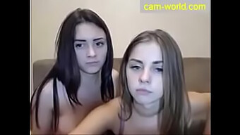 Adolescenții Ruși Se Sărută În Fața Camerei - Cam-World.Com