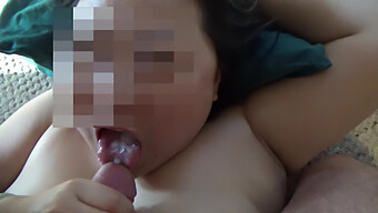 Vagina Basah Istri Asia Mengambil Kontol Besar