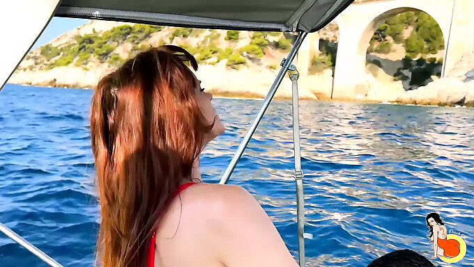 Stacy, Una Splendida Donna Dai Capelli Scuri, Si Impegna In Un'Intensa Attività Sessuale Su Uno Yacht