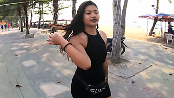 Thailändische Teenagerin Mit Einem Großen Arsch Und Tourist Machen Amateur-Pornovideo