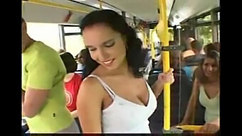 Aventura Voyeurística De Ônibus Da Voluptuosa Milf Laura Lion