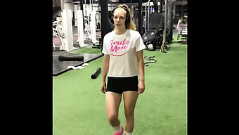 Gymnastique Italienne Trompe Avec Un Mec Américain Après L'Entraînement