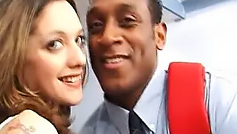 Vintage Britská Tínedžerka Si Užíva Interracial Anál S Omarom Williamsom