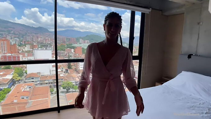 Una Milf Seduce Il Suo Host Airbnb Per Un Incontro Sessuale Selvaggio