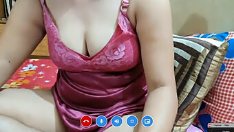 Büyük Doğal Göğüslere Sahip Amatör Hint Olgun Webcam Şovu