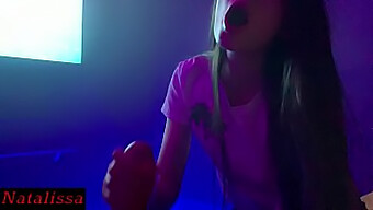 Natalissa Face O Handjob Publică Și O Muie În Acest Videoclip De Casă