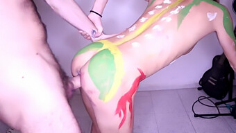 Kunstmatige Verkenning Door Bodypainting En Intieme Ontmoeting