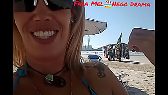 Pov-Video Vom Öffentlichen Sex Eines Interrassischen Paares In Praia Da Enseada