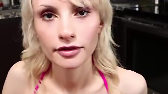 Hubená Blondýnka April Love Z Pohledu První Osoby S Velkým Penisem A Výstřikem